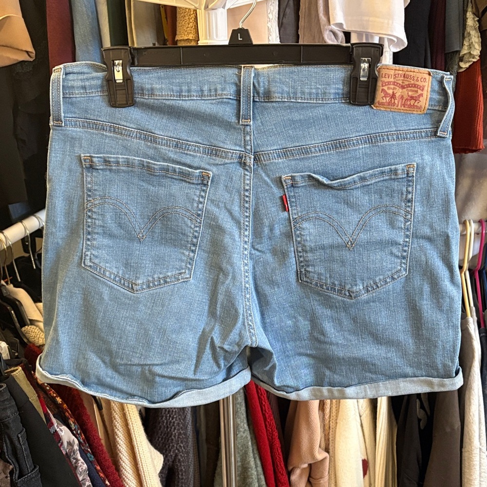 Levi's Light Wash Rolled-Hem Denim Shorts - Picture 3 of 4